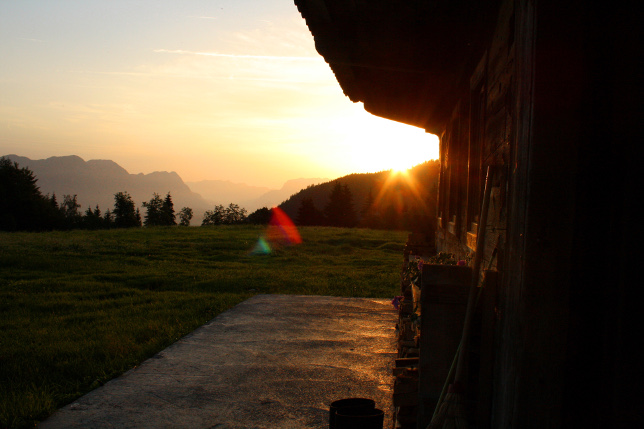 sonnenaufgang bauernhof